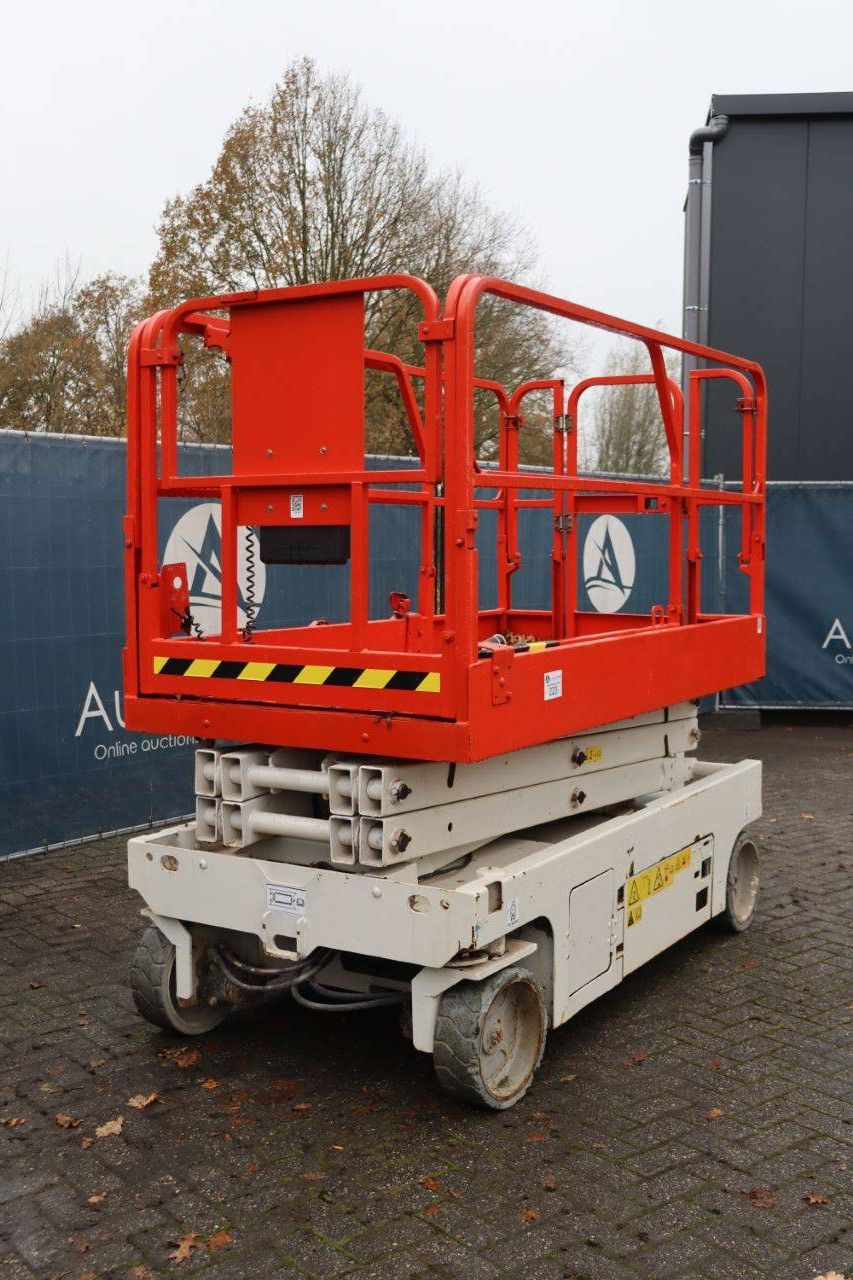 Scissor lift Genie GS-2046 Electric 8.10m 2013