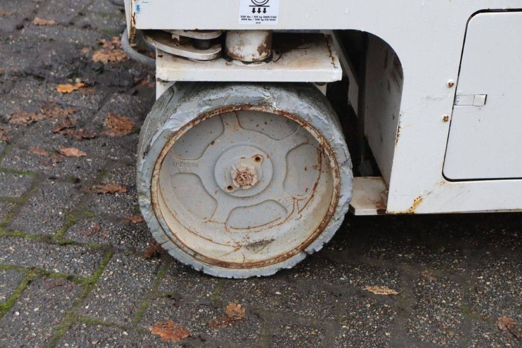 Scissor lift Genie GS-2046 Electric 8.10m 2013