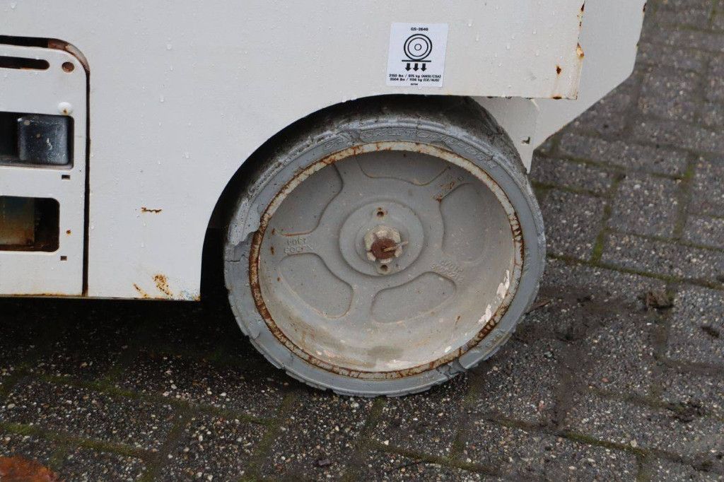 Scissor lift Genie GS-2046 Electric 8.10m 2013