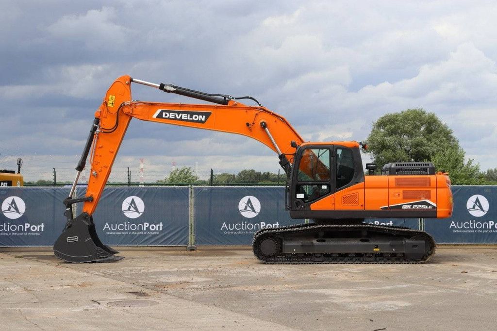Raupenbagger Develon DX225LC-7M Diesel 2025 Neu
