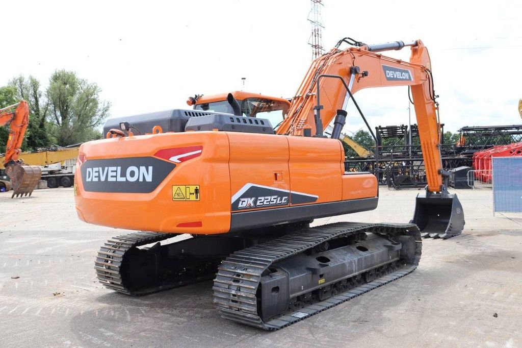 Raupenbagger Develon DX225LC-7M Diesel 2025 Neu