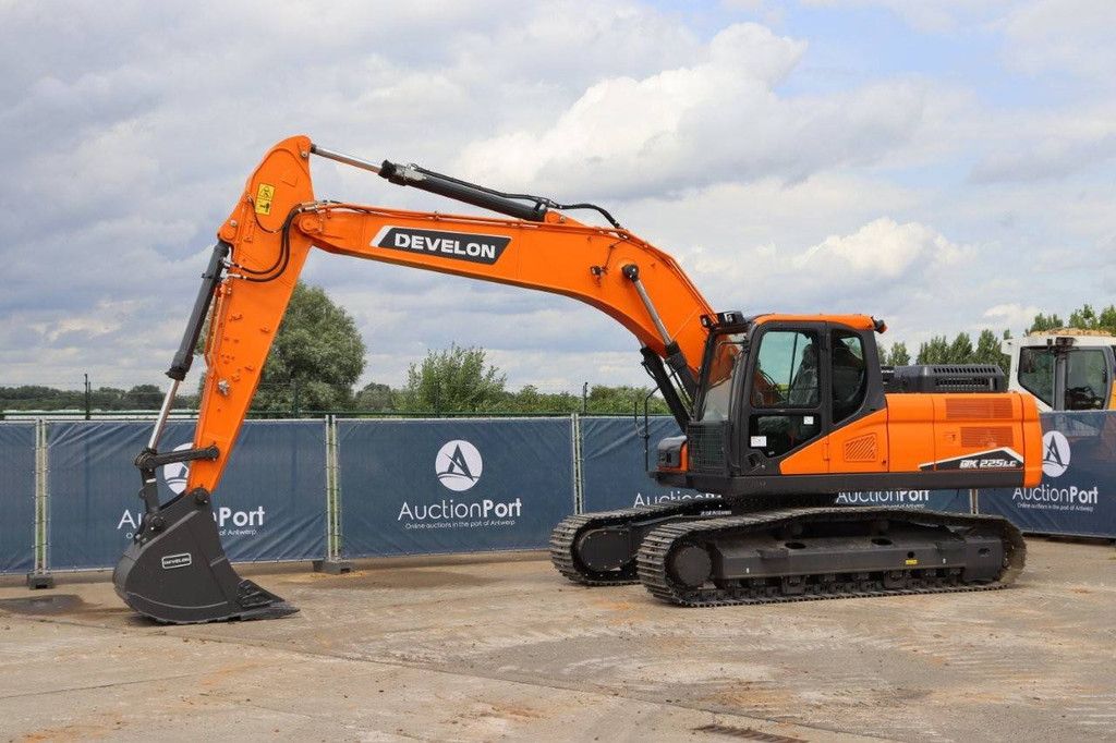 Raupenbagger Develon DX225LC-7M Diesel 2025 Neu