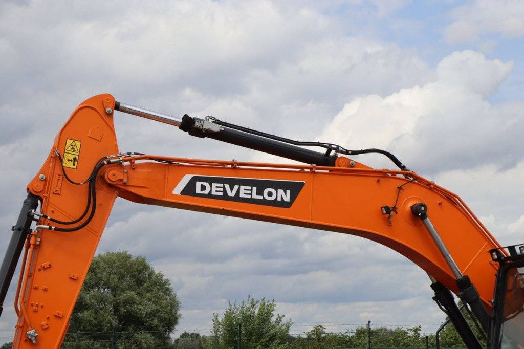 Raupenbagger Develon DX225LC-7M Diesel 2025 Neu