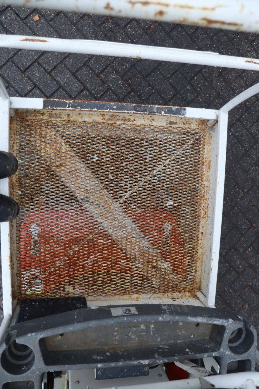 JLG Toucan 8E Electric Mast Lift 8.2m 2013