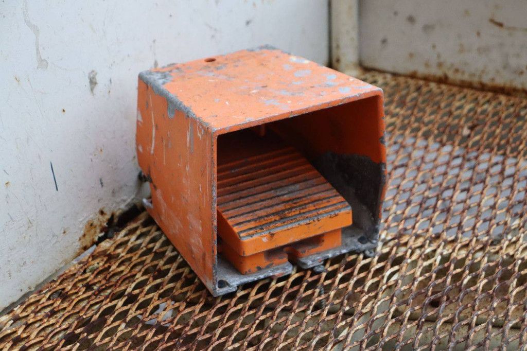 JLG TOUCAN_1310 Electric Mast Lift 13m 2013