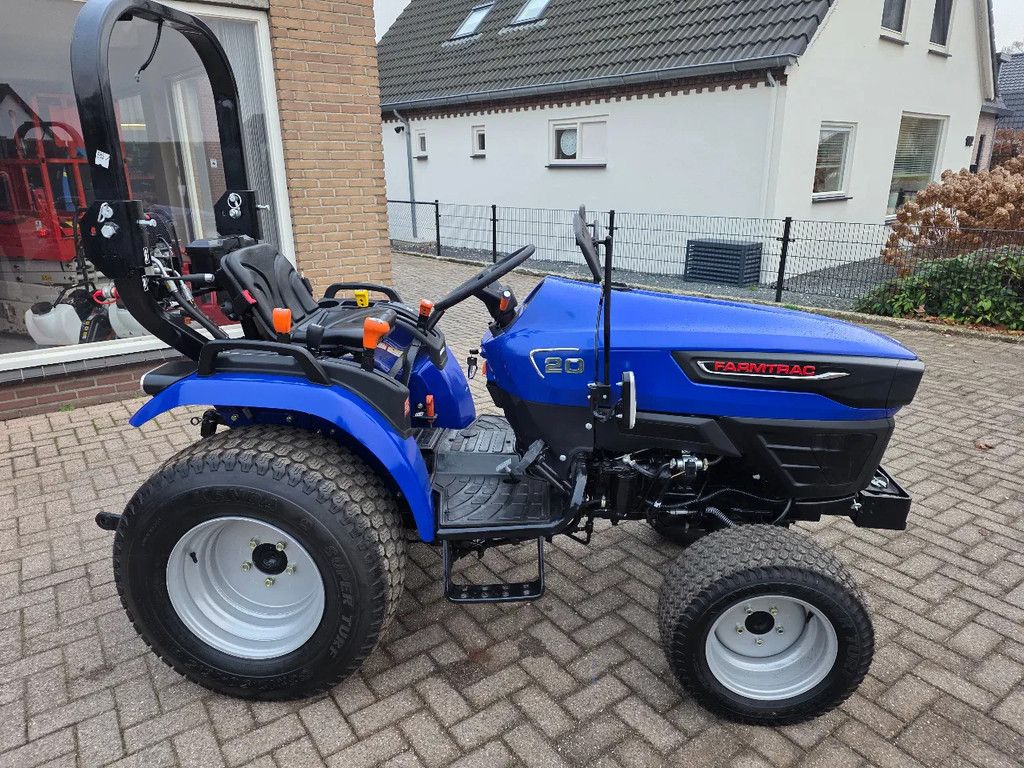 Mitsubishi Farmtrac 20 3cil minitractor gazonbanden