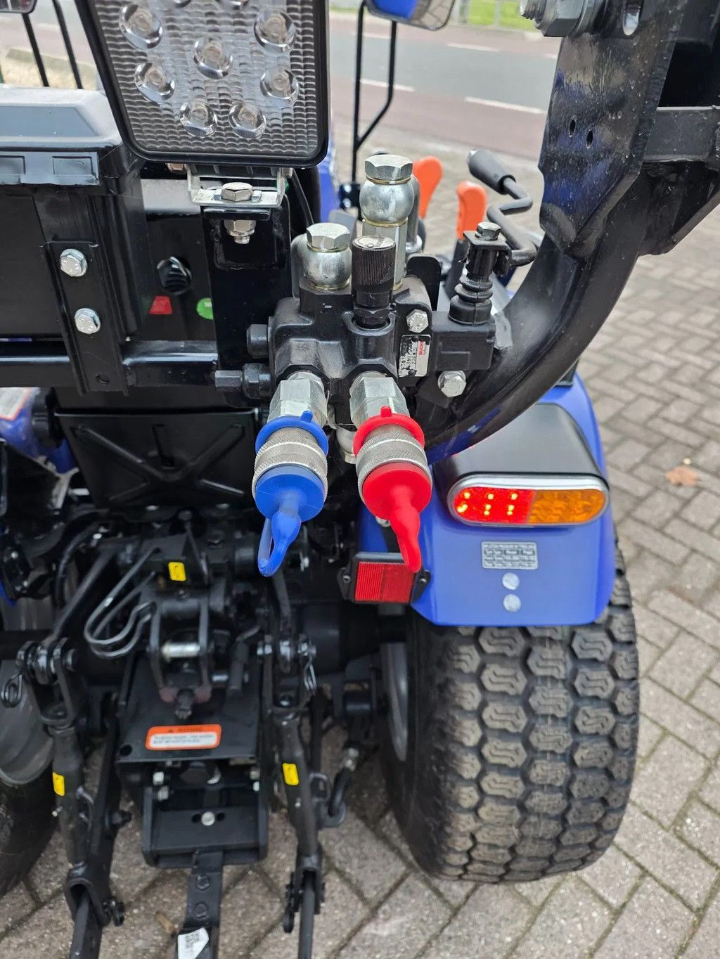 Mitsubishi Farmtrac 20 3cil minitractor gazonbanden