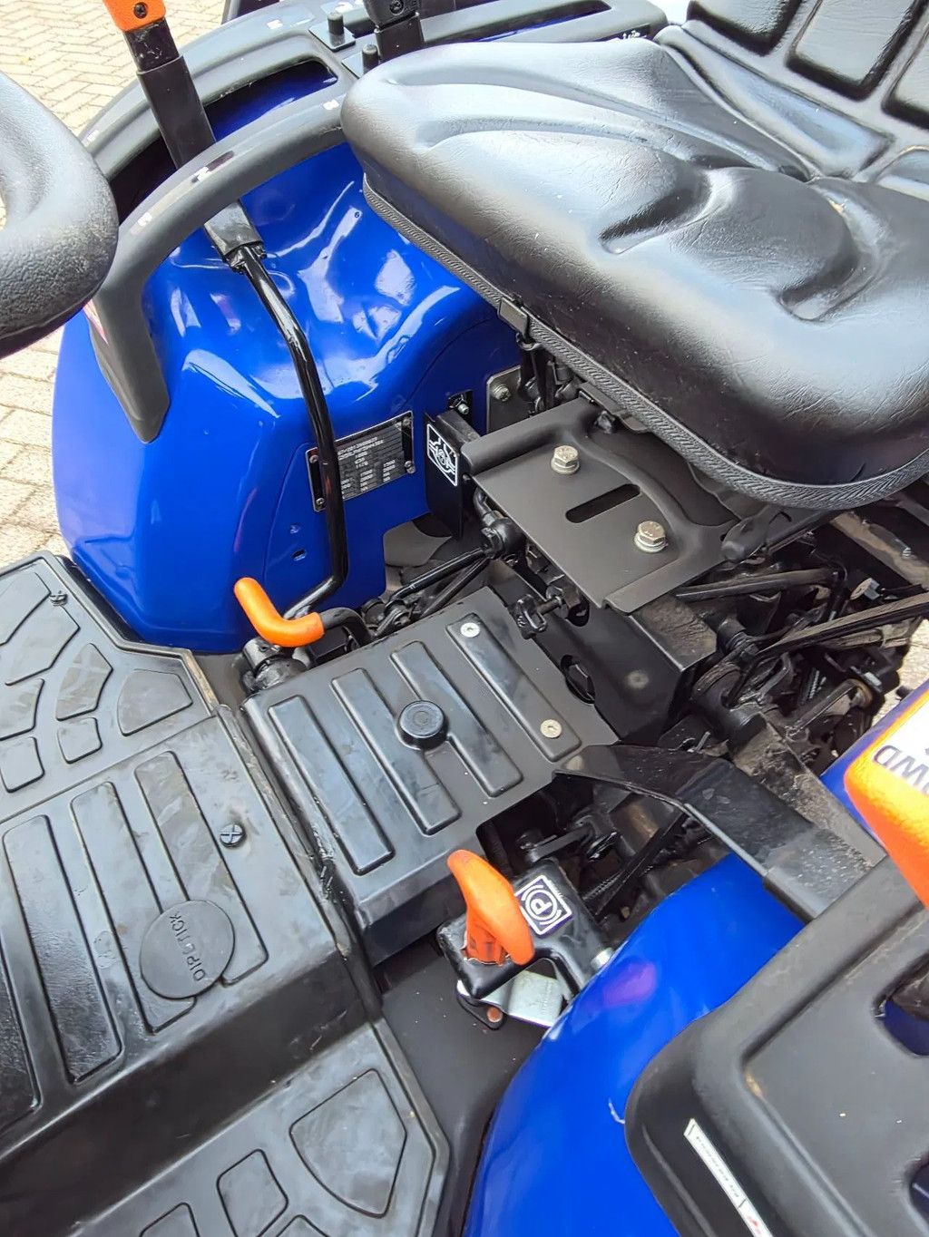 Mitsubishi Farmtrac 20 3cil minitractor gazonbanden