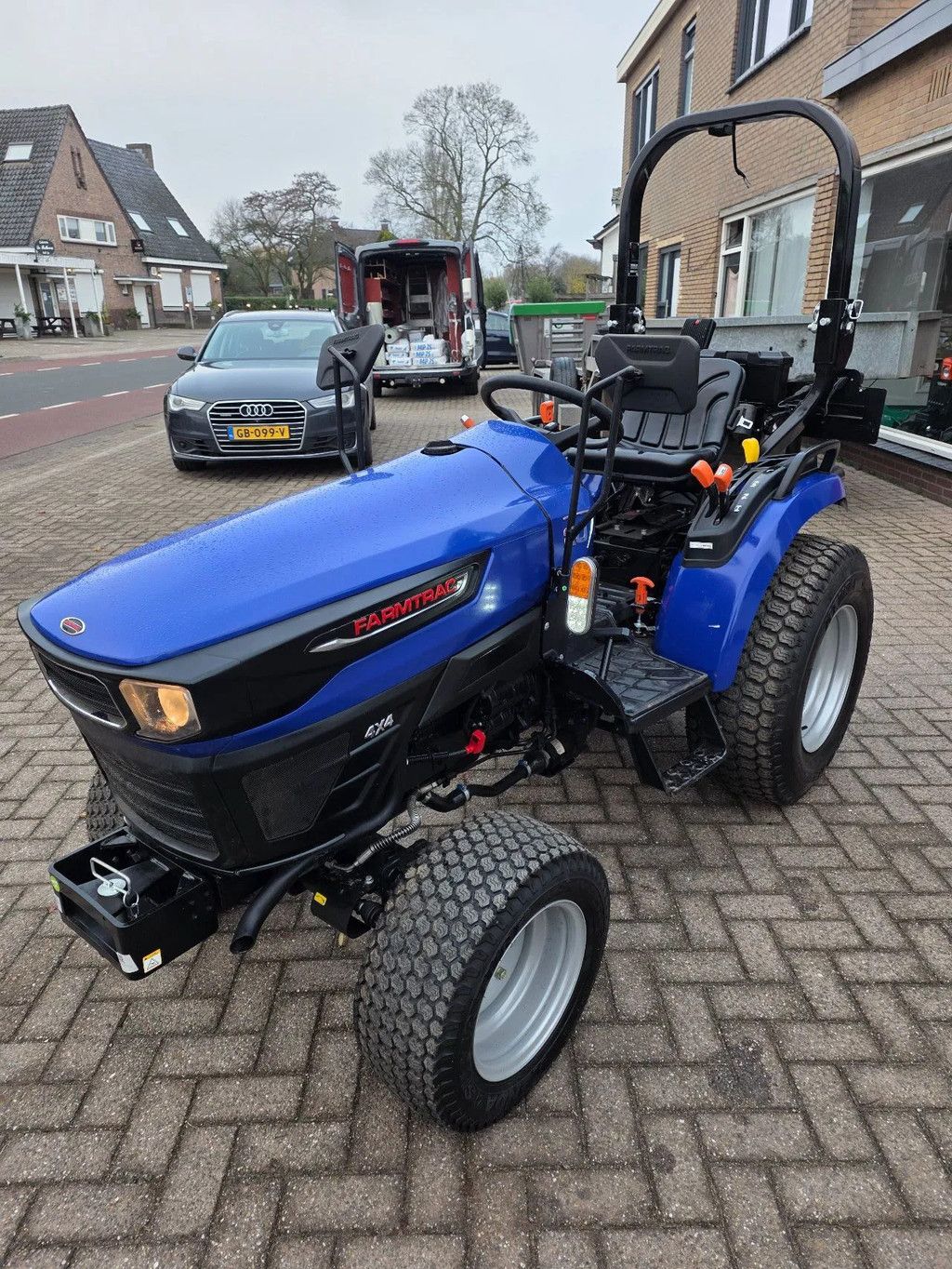 Mitsubishi Farmtrac 20 3cil minitractor gazonbanden