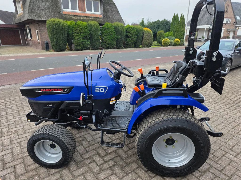 Mitsubishi Farmtrac 20 3cil minitractor gazonbanden