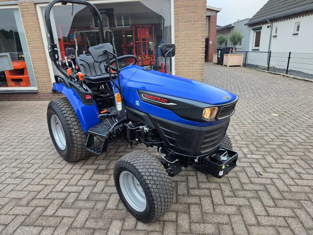 Mitsubishi Farmtrac 20 3cil minitractor gazonbanden