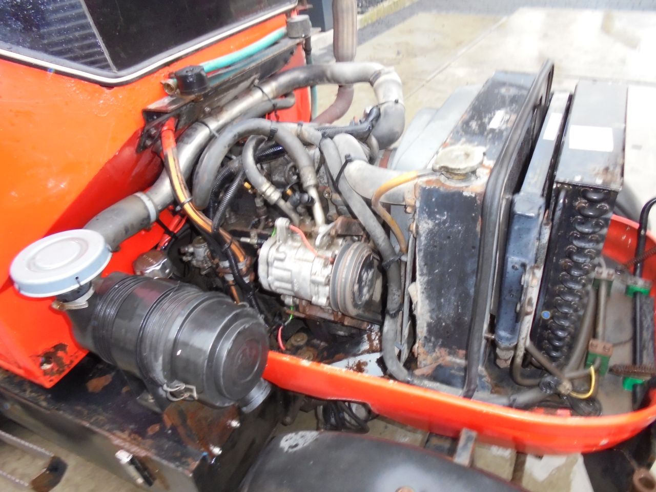 LM trac met onkruidborstel