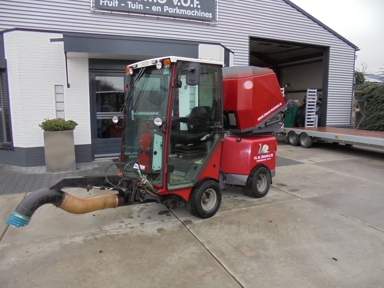 VPM 3400 werktuigendrager met poepzuiger