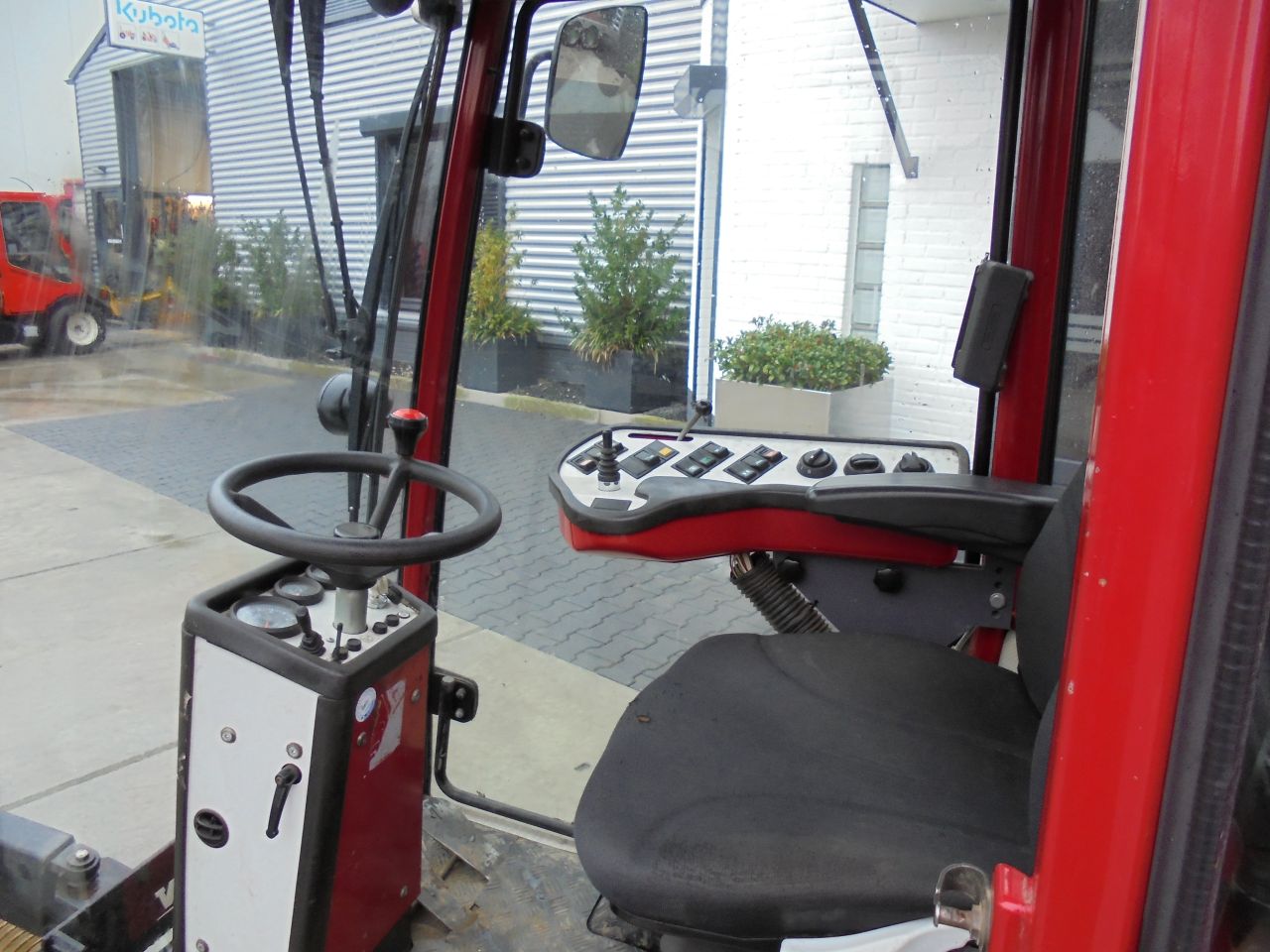 VPM 3400 werktuigendrager met poepzuiger