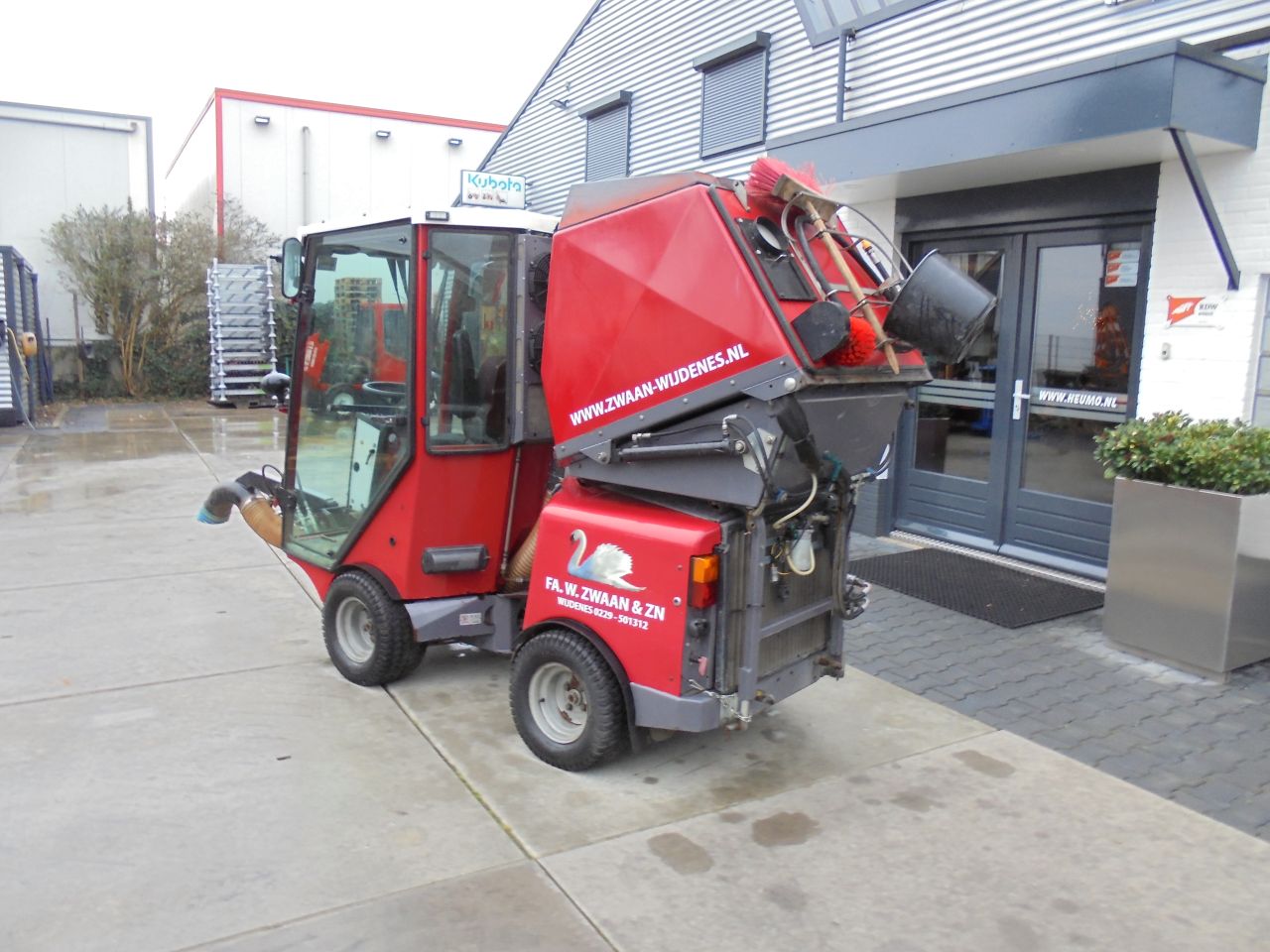 VPM 3400 werktuigendrager met poepzuiger