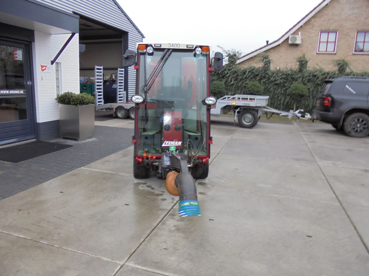 VPM 3400 werktuigendrager met poepzuiger