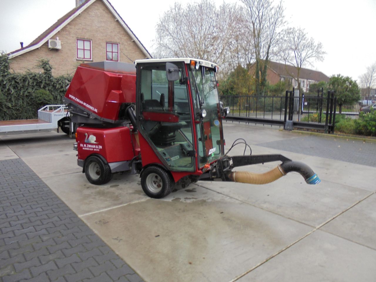 VPM 3400 werktuigendrager met poepzuiger