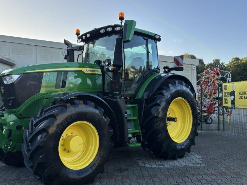 John Deere 6R250