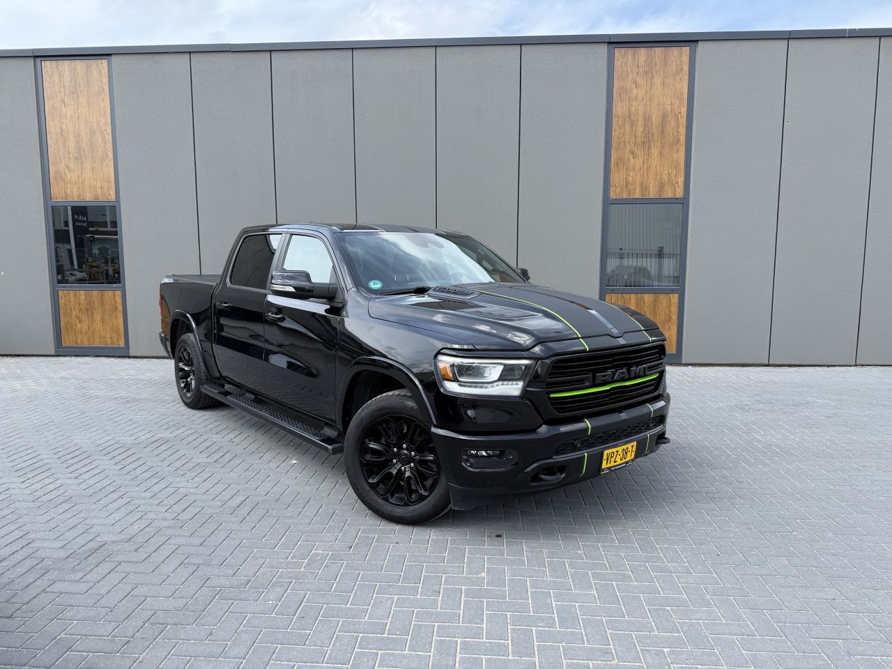 Dodge Ram 1500 / 2022 Night Edition