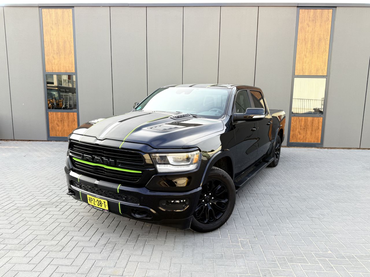 Dodge Ram 1500 / 2022 Night Edition