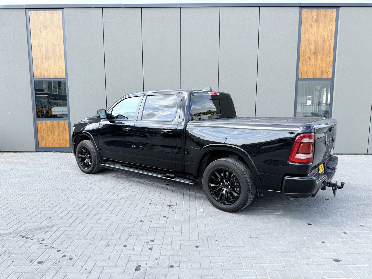 Dodge Ram 1500 / 2022 Night Edition