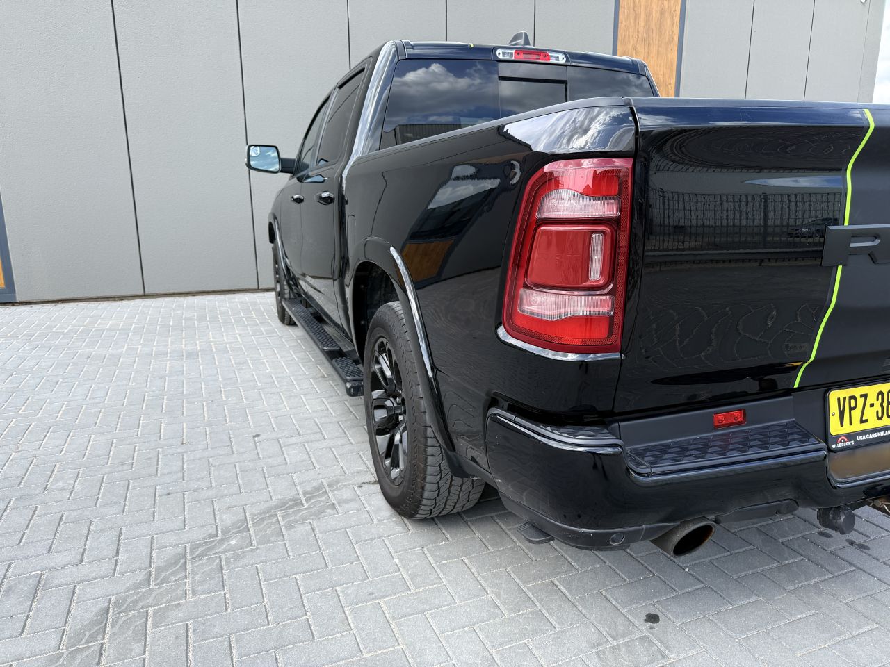 Dodge Ram 1500 / 2022 Night Edition