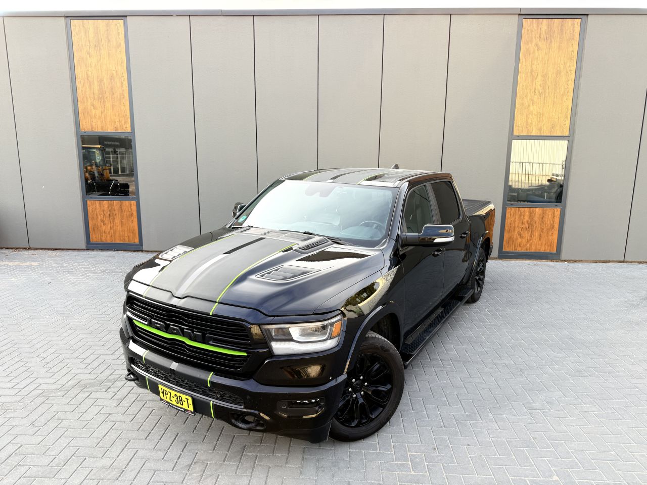 Dodge Ram 1500 / 2022 Night Edition