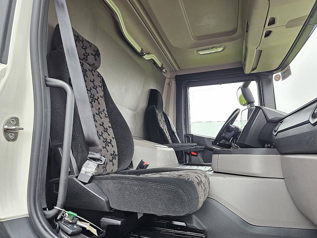 SCANIA P280 nb 2t lift led navi