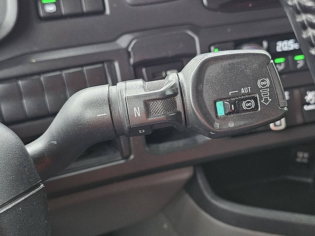 SCANIA P280 nb 2t lift led navi