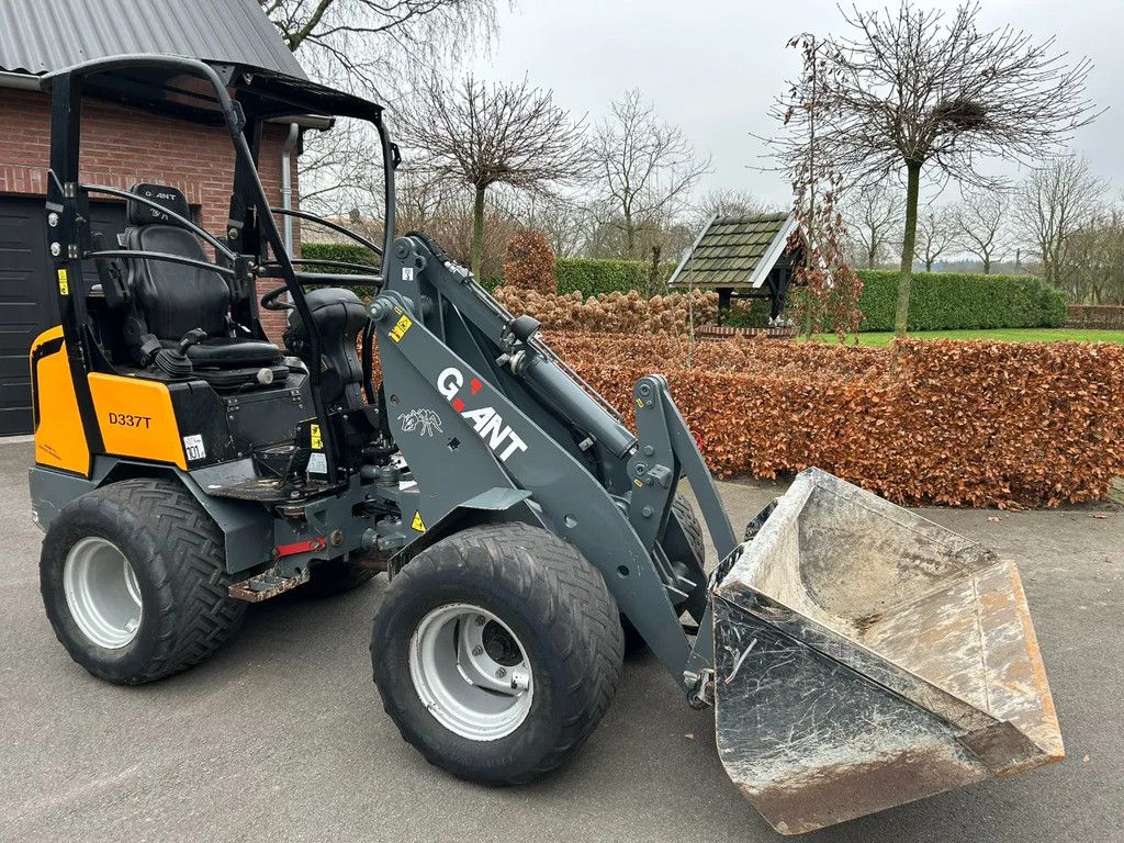 Giant D337T VERKOCHT
