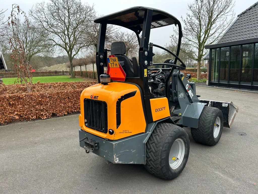 Giant D337T VERKOCHT