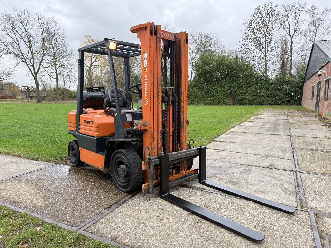 Toyota 2.5 tonner lpg heftruck 3-delig 4.7m Freelift Sideshift