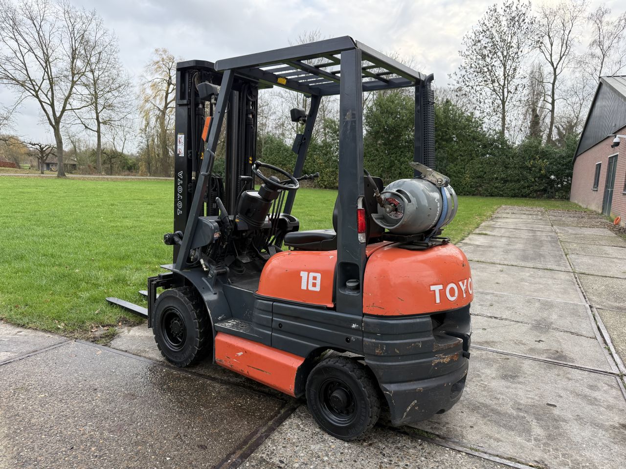 Toyota 1.8 tonner lpg triplex 4.7M Sideshift + nieuwe beurt