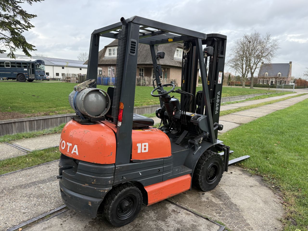 Toyota 1.8 tonner lpg triplex 4.7M Sideshift + nieuwe beurt