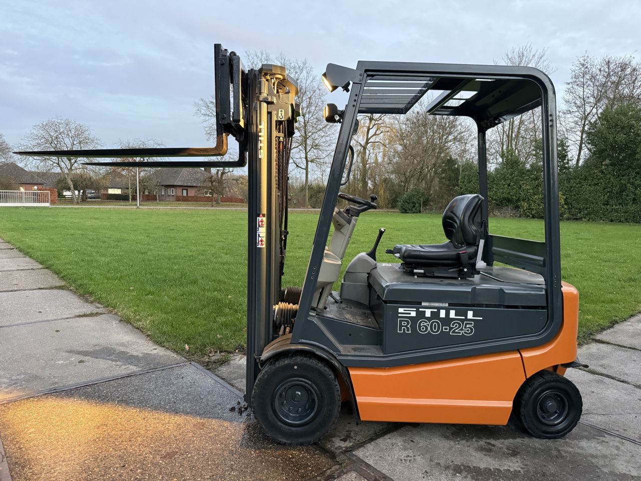 Still 2.5 tonner elektrisch triplex 5M Sideshift nieuwe lader!