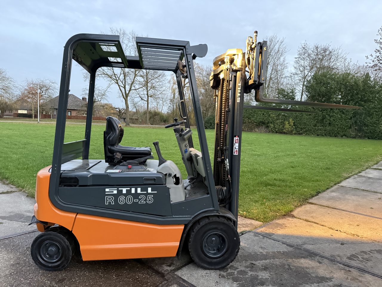 Still 2.5 tonner elektrisch triplex 5M Sideshift nieuwe lader!