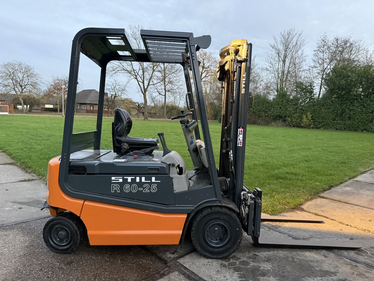 Still 2.5 tonner elektrisch triplex 5M Sideshift nieuwe lader!