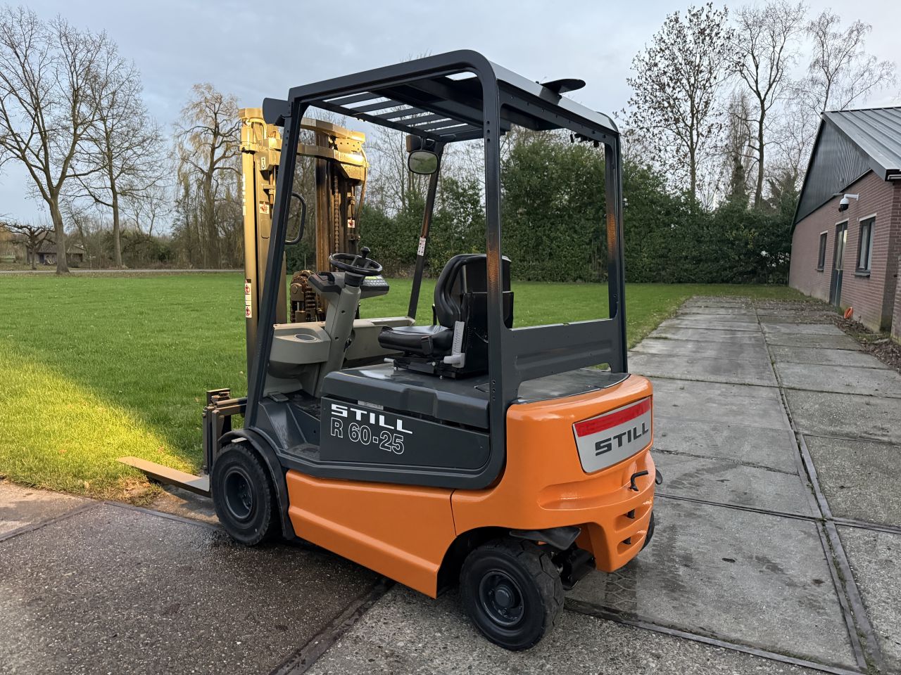 Still 2.5 tonner elektrisch triplex 5M Sideshift nieuwe lader!