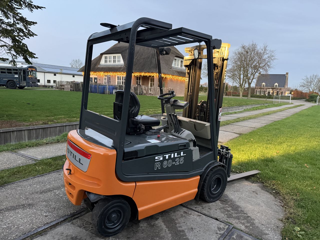 Still 2.5 tonner elektrisch triplex 5M Sideshift nieuwe lader!
