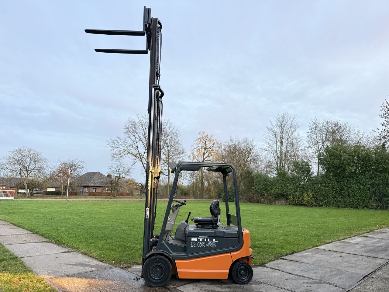 Still 2.5 tonner elektrisch triplex 5M Sideshift nieuwe lader!