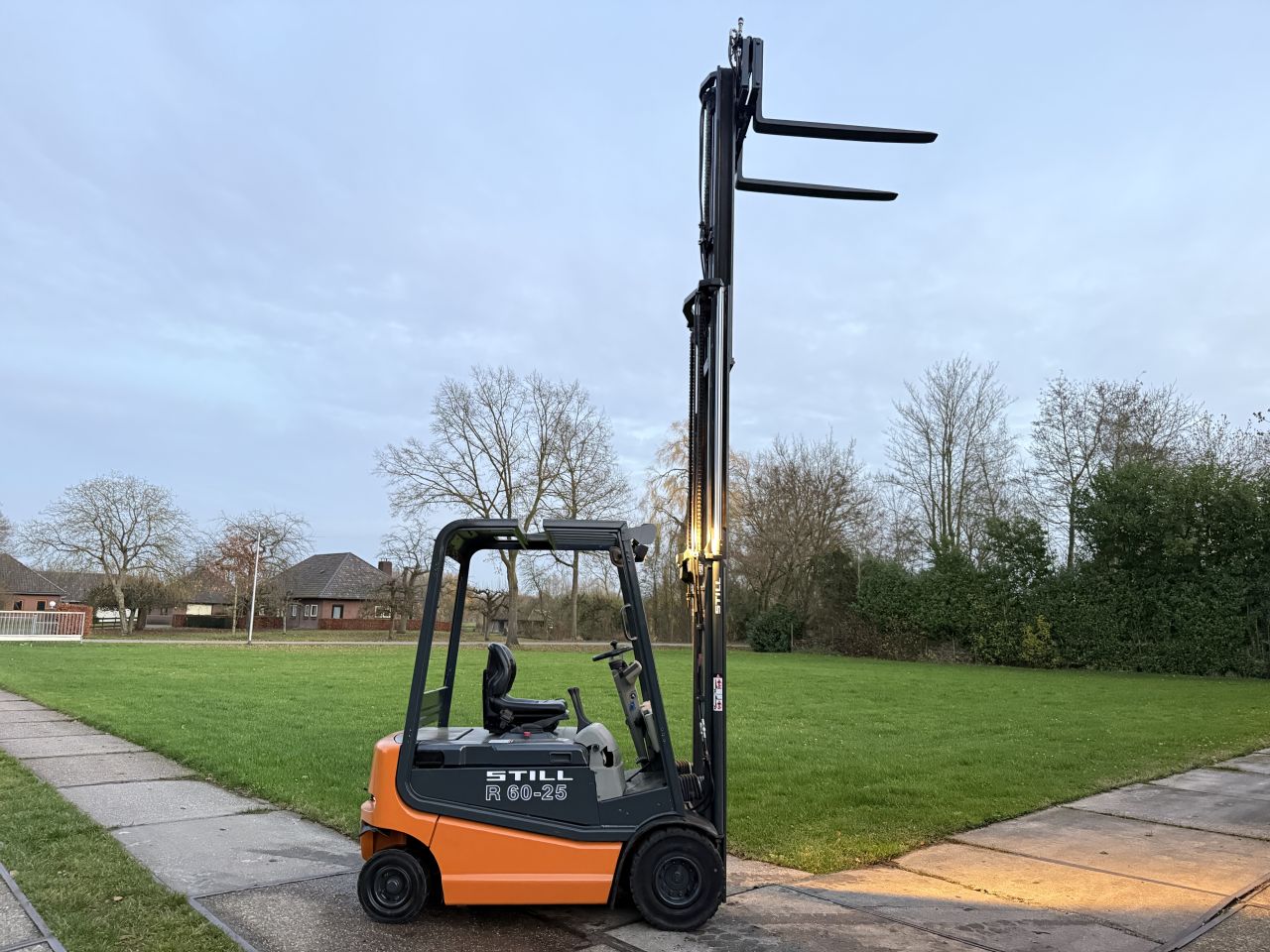 Still 2.5 tonner elektrisch triplex 5M Sideshift nieuwe lader!