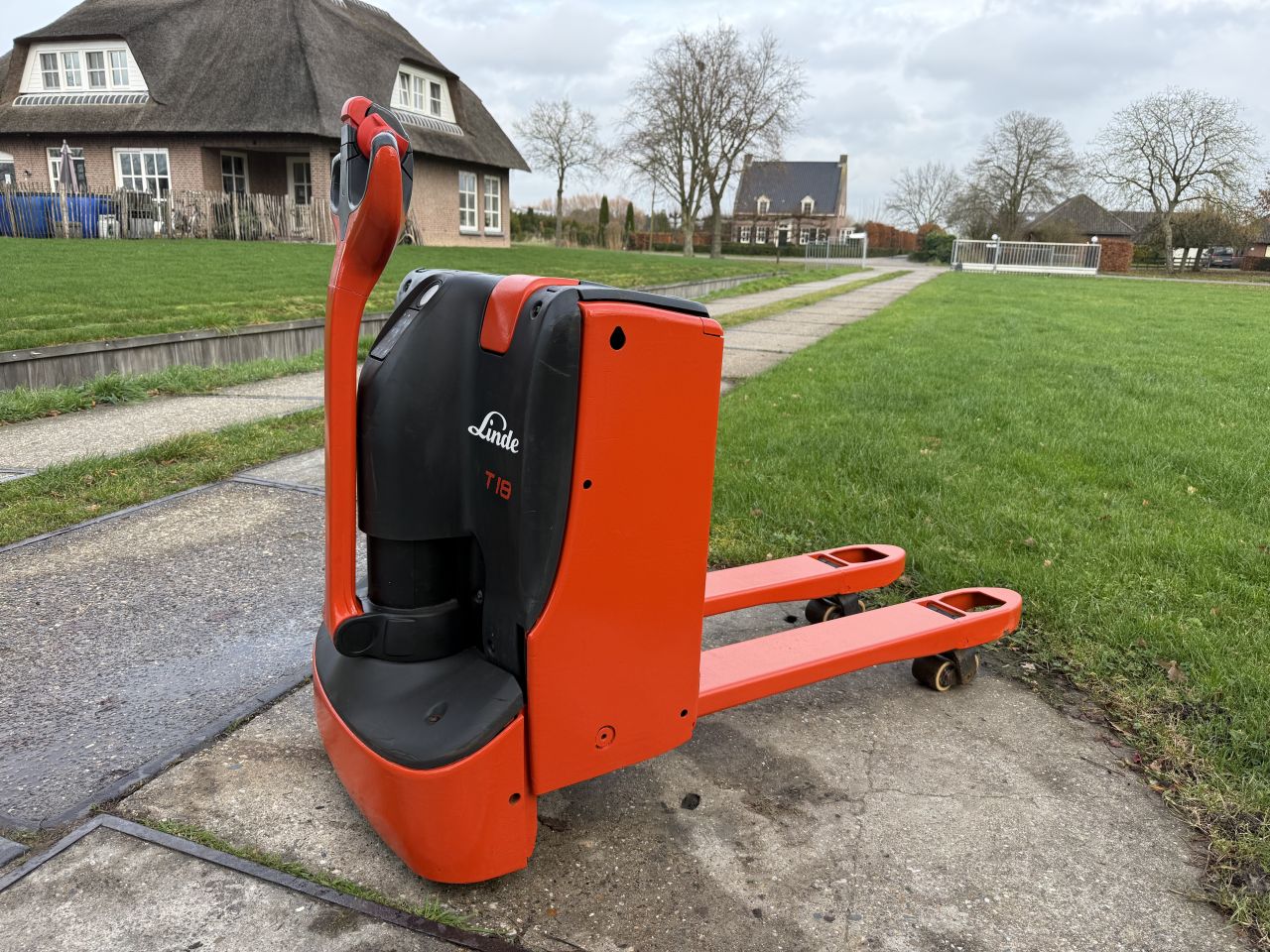 Linde T18 elektr palletwagen | BJ 2020 | geïntrigeerde lader