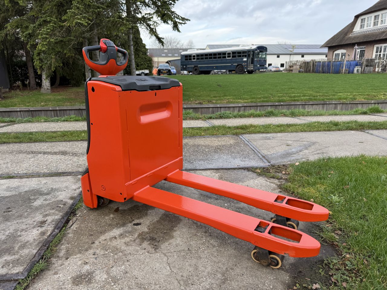 Linde T18 elektr palletwagen | BJ 2020 | geïntrigeerde lader