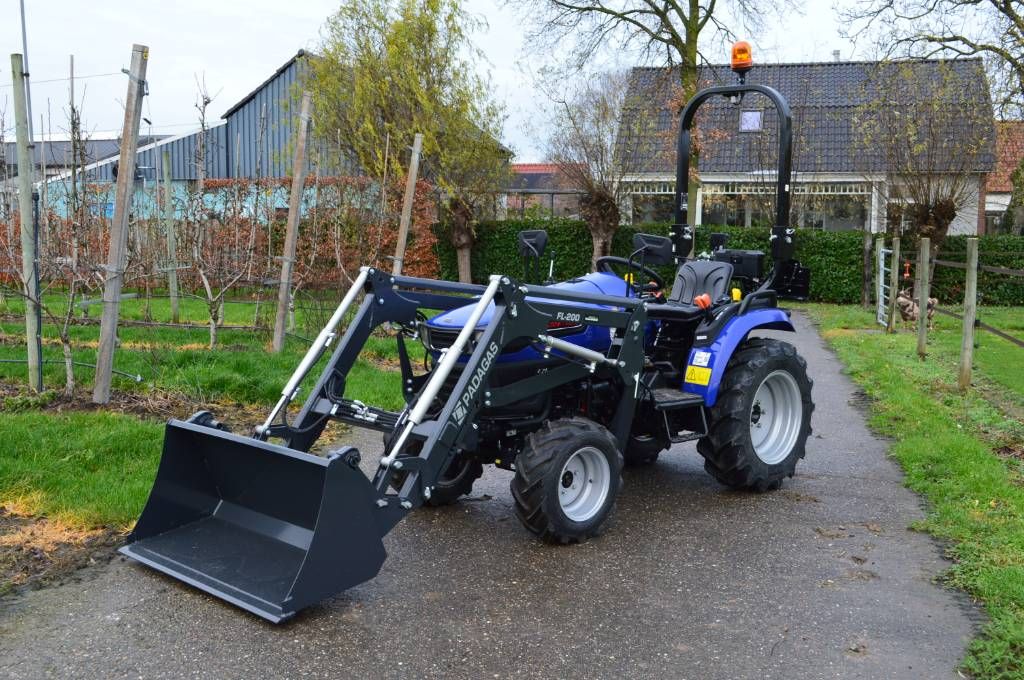 Farmtrac FT26 HST + voorlader compacttractor