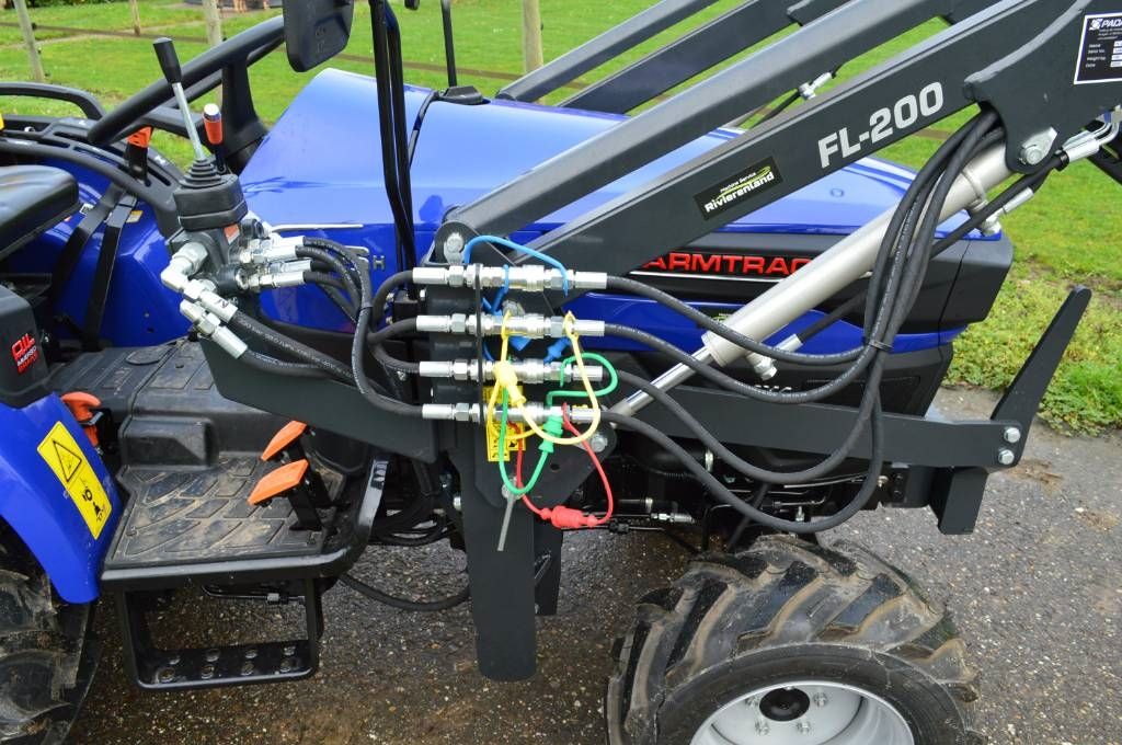 Farmtrac FT26 HST + voorlader compacttractor