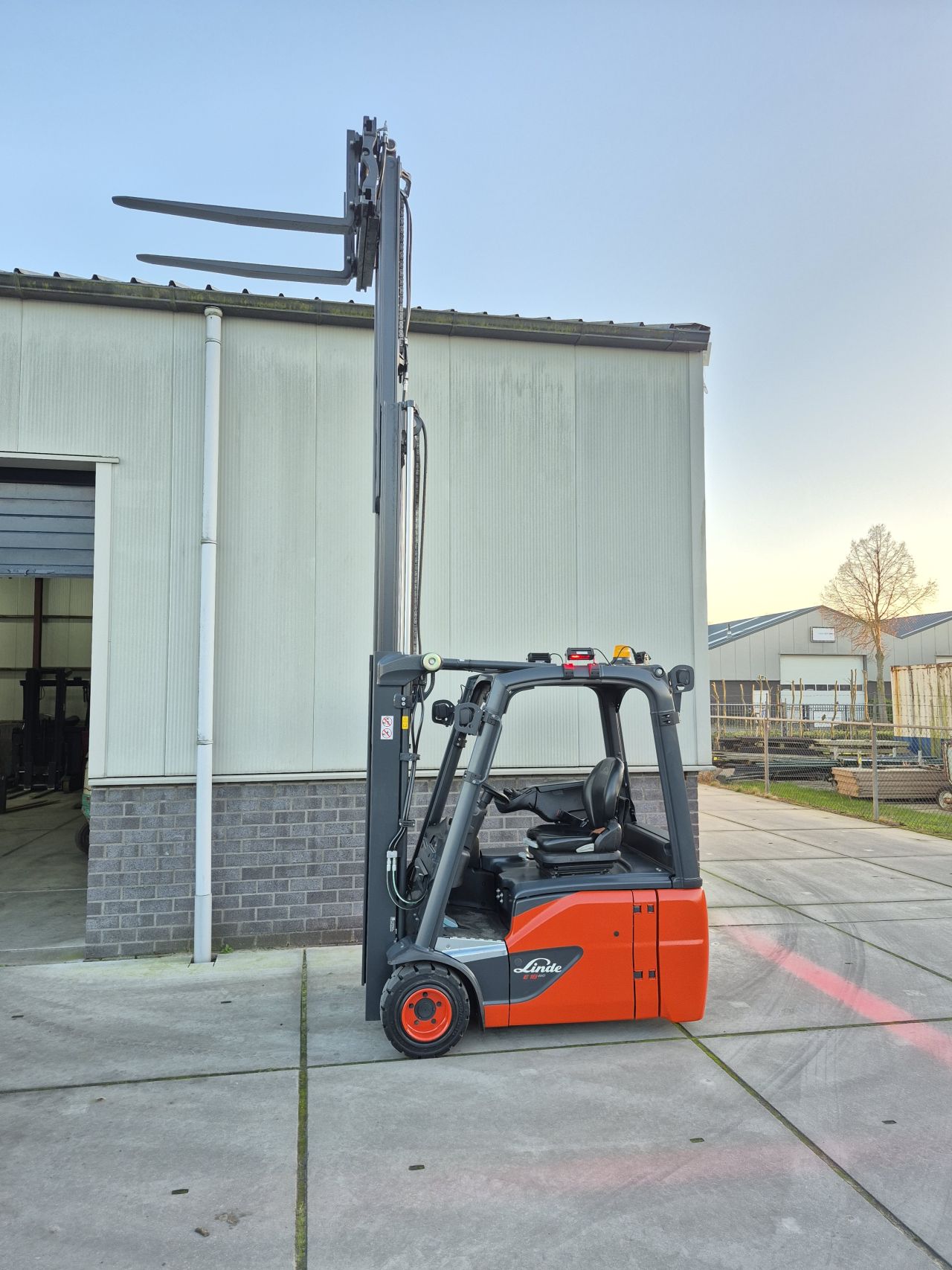 Linde E18-01 triplex sideshift vorkversteller bj 2019 3425 uur