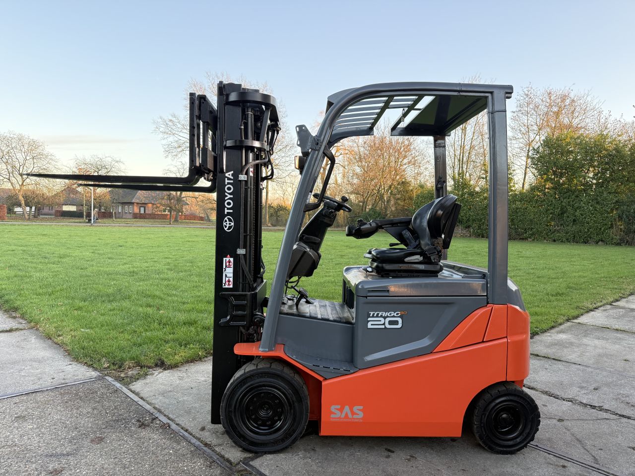 Toyota 2000KG triplex 4.7M Sideshift BJ2016 5400uur 80V