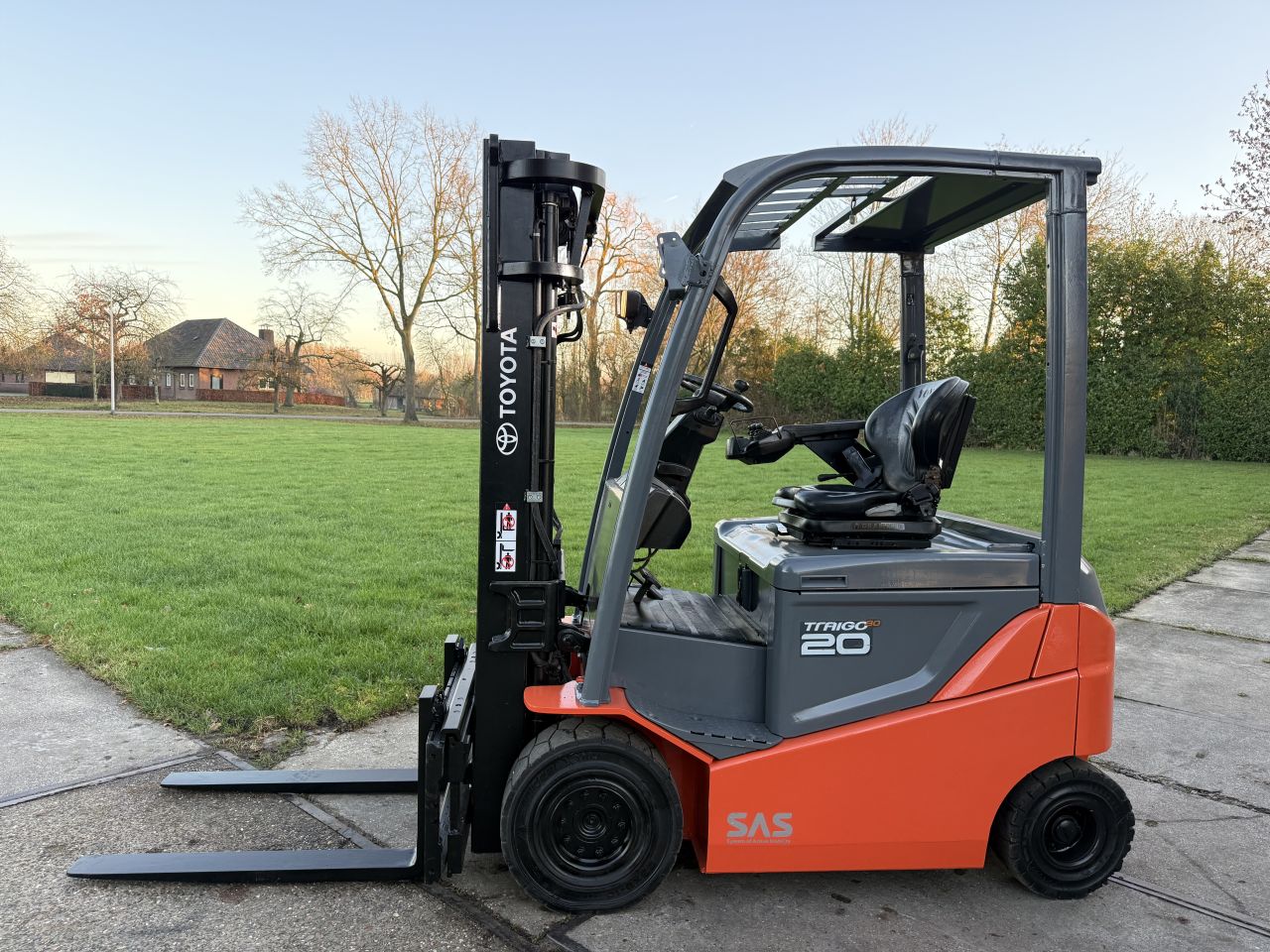 Toyota 2000KG triplex 4.7M Sideshift BJ2016 5400uur 80V