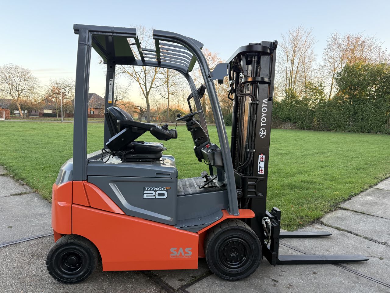 Toyota 2000KG triplex 4.7M Sideshift BJ2016 5400uur 80V