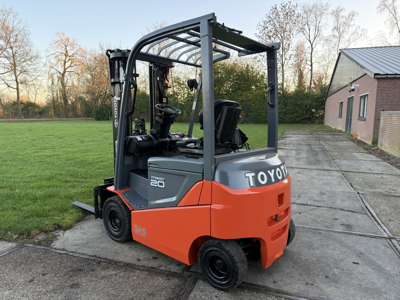 Toyota 2000KG triplex 4.7M Sideshift BJ2016 5400uur 80V